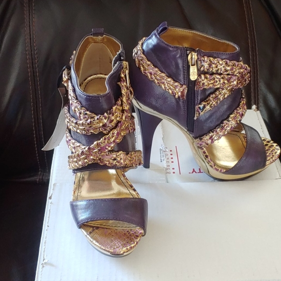 Stilettos - Picture 3 of 3